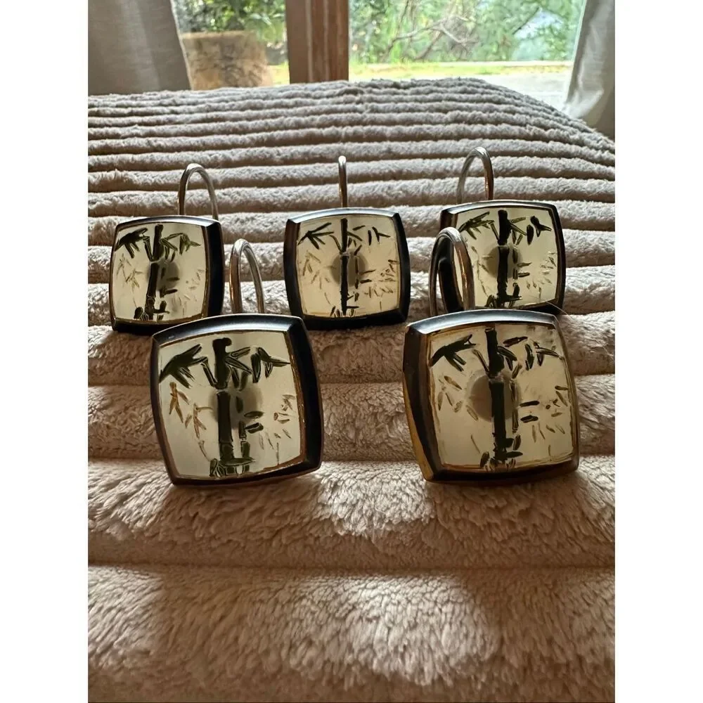Bamboo motif curtain hooks